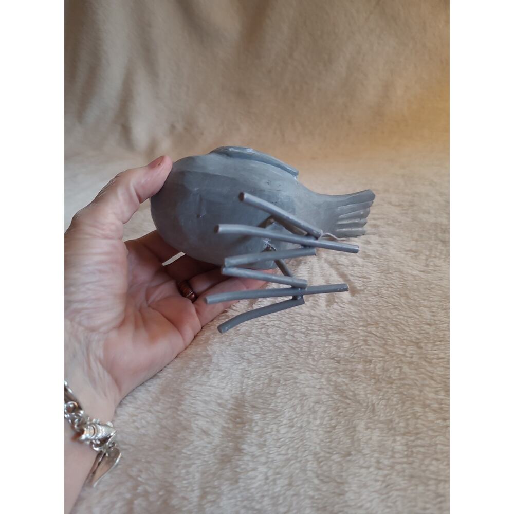 Rustic Gray Resin Bird Figurine with Crown Metal Feet Shabby Chic Farmhouse Deco - Picture 6 of 6